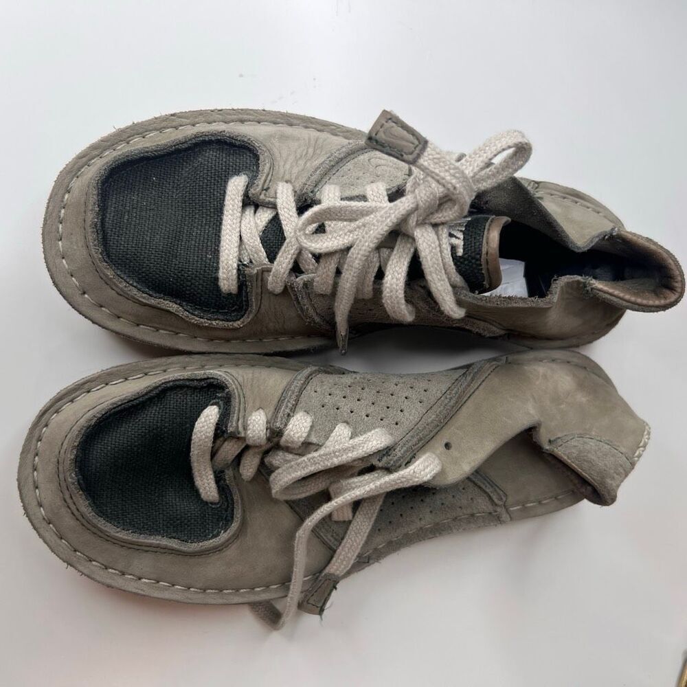 Nike vintage BB sneakers from 2005 featuring a grey suede upper and exposed stit